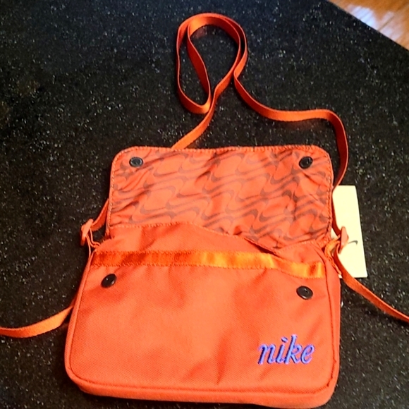 Nike Crossbody Bag - Picture 4 of 8